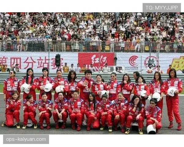 何卓佳训练完拎着比我半年工资还贵的包，走路自带明星特效