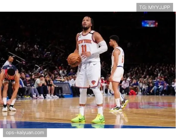 小罗边路盘带如何通过撕扯防线拉出空间，并影响其向前传球威胁